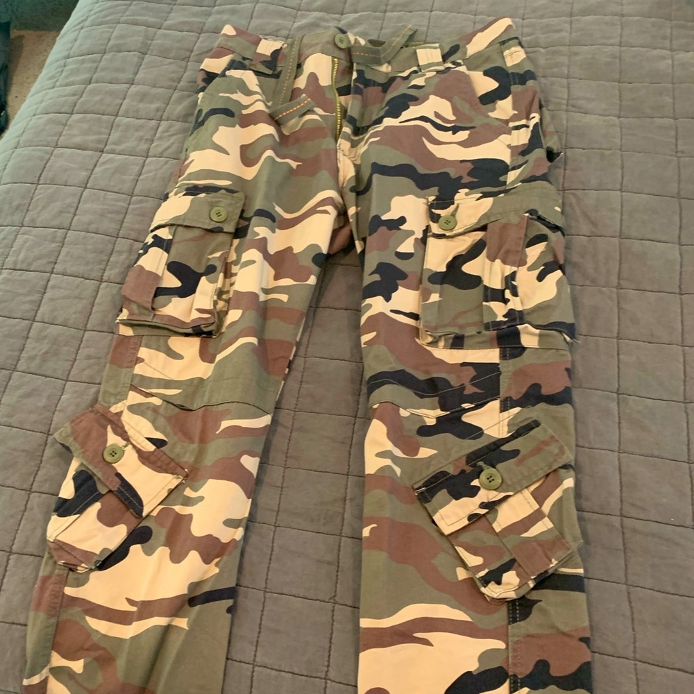 Supreme-like cargo pants